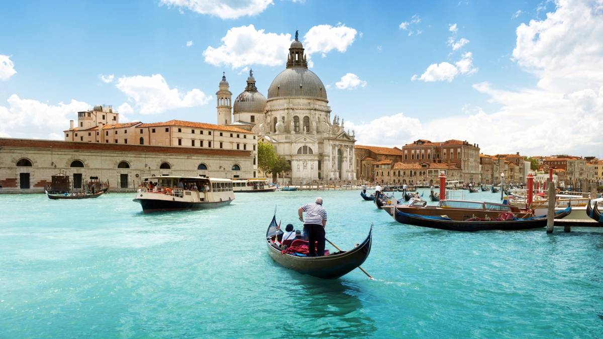 Doppi prezzi per turisti, la Ue inchioda Venezia: "Inaccettabili per i wc"