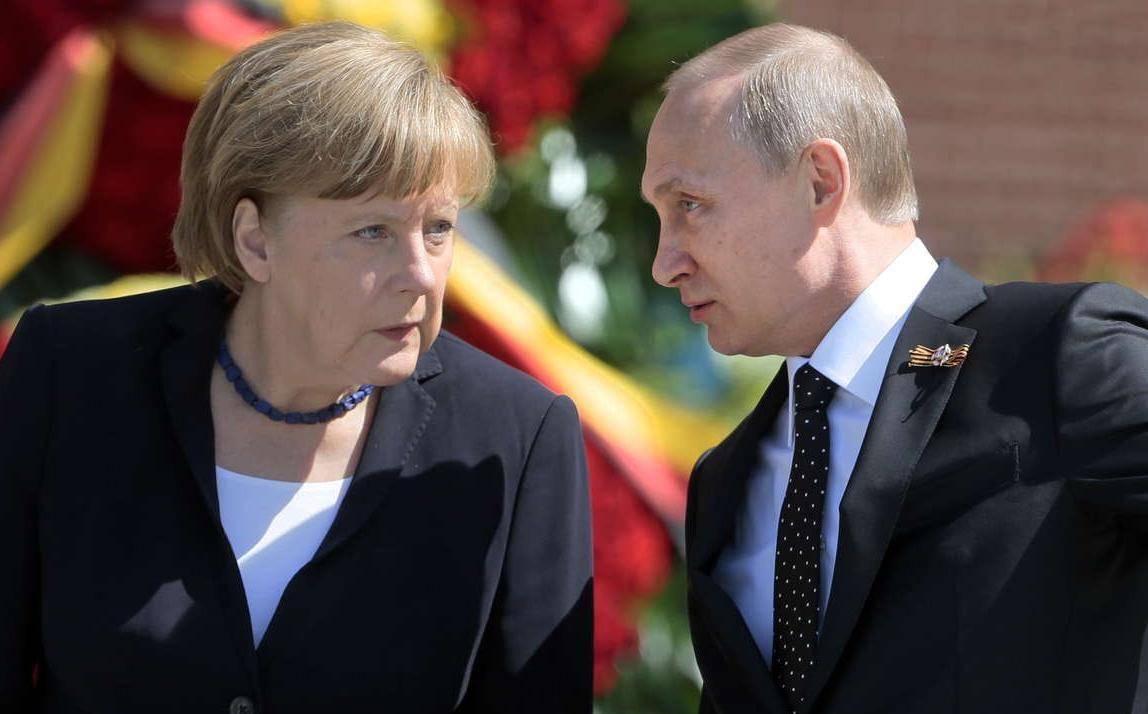 Il pragmatismo tedesco Frau Merkel da Putin: critiche ma dialogo aperto