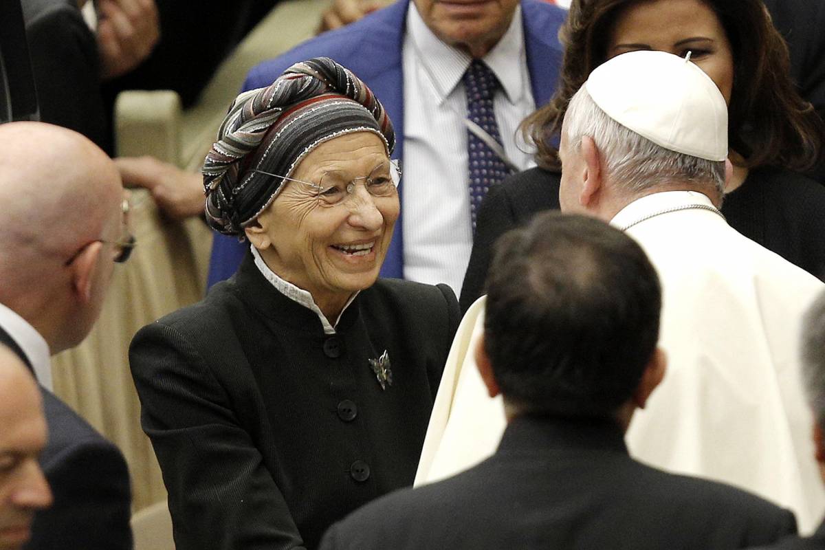 Emma Bonino e papa Francesco durante l'udienza a Roma