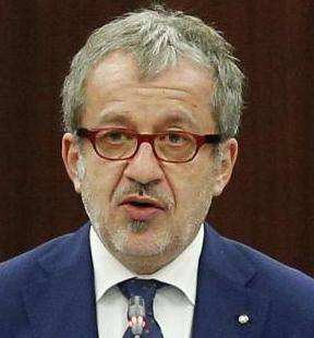 Maroni prova a fare il grillino «Sì al reddito di cittadinanza»