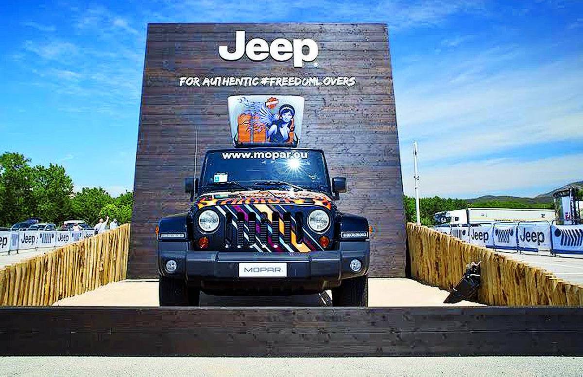 Il mito Usa in trasferta Jeep e Harley insieme per un fine settimana