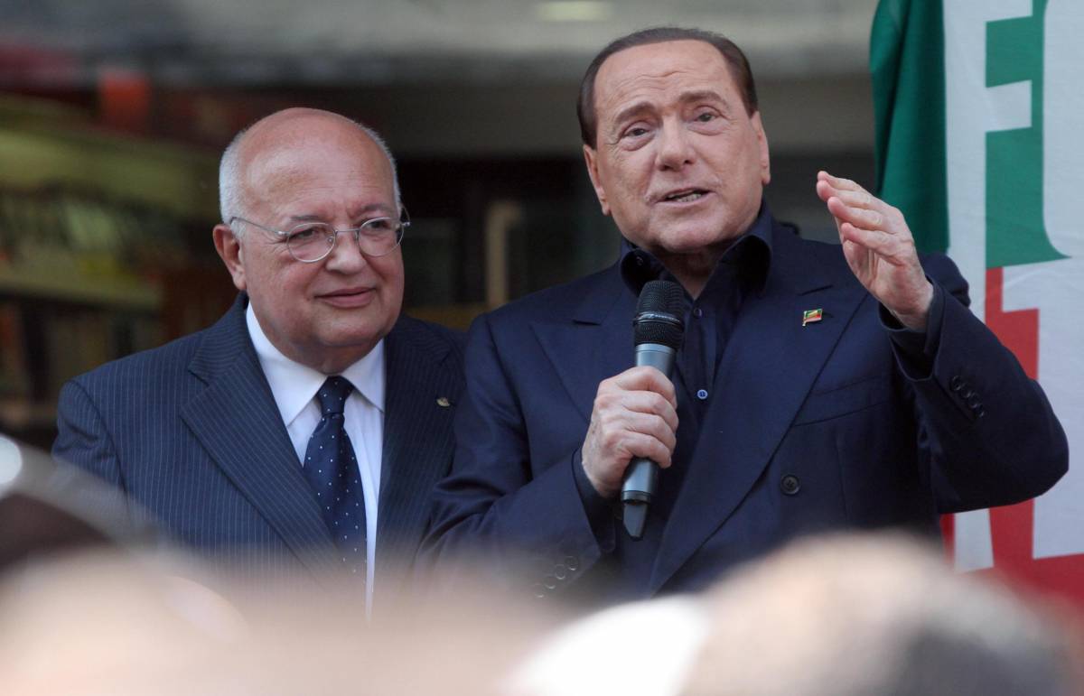 Saronno, fermato un uomo: voleva aggredire Berlusconi durante il comizio