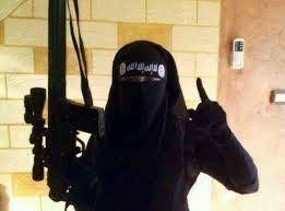 Umm Sayyaf, la moglie  del leader Isis ucciso dalle forze speciali Usa