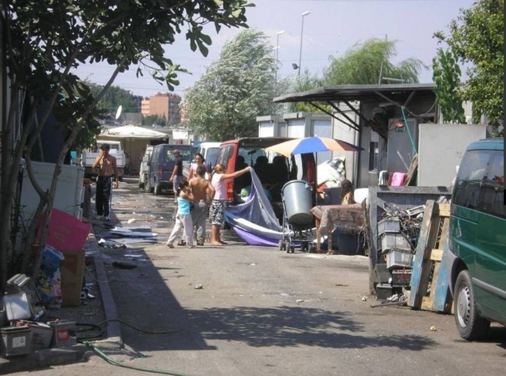 I rom vogliono prendersi i profughi nei campi nomadi