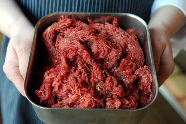 Orrore al ristorante: serviti hamburger di carne umana