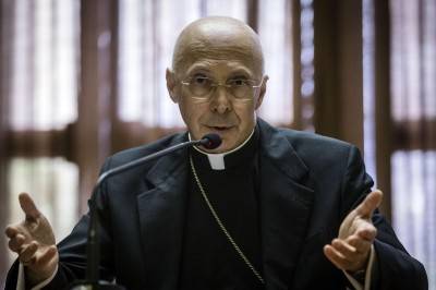 Cei, Bagnasco: "Anche lo stipendio dei preti fermo da 7 anni"