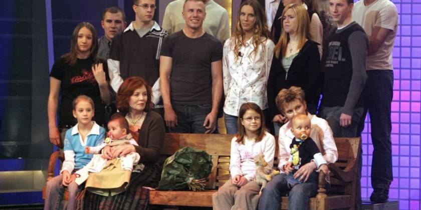 Germania, partorisce 4 gemelli a 65 anni, mamma-record di 17 figli