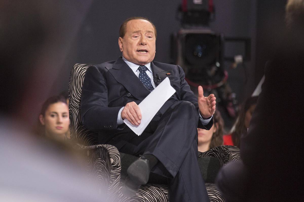 Berlusconi carica i moderati: "Renzi ormai è al capolinea"