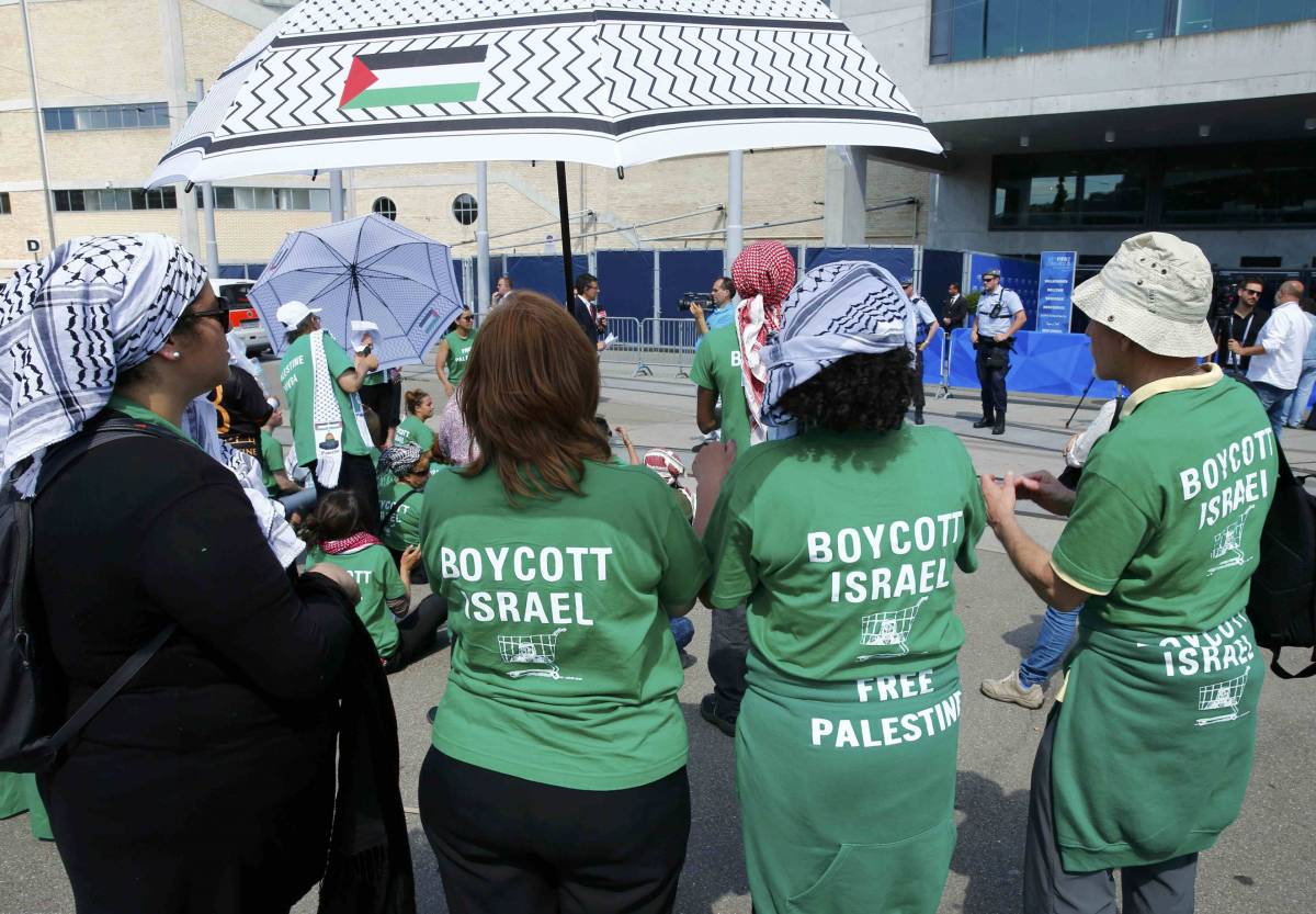 La manifestazione palestinese davanti al congresso