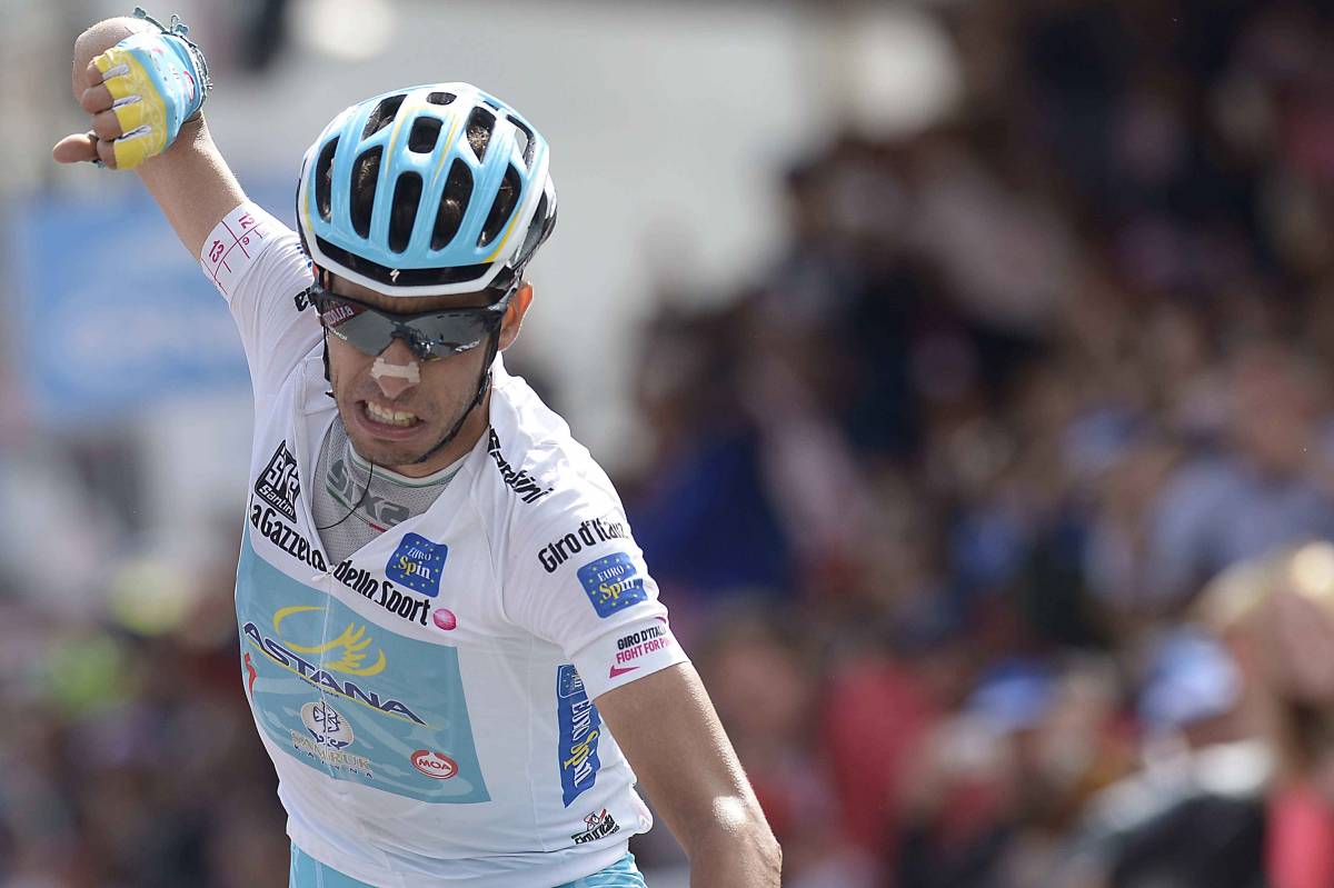 Giro: Aru domina anche a Sestriere  Contador va in crisi ma tiene la rosa