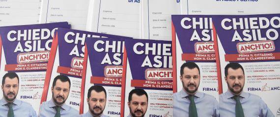 Puglia, volantini per "Noi con Salvini" distribuiti da migranti: "Siamo pagati 25 euro per otto ore di lavoro"