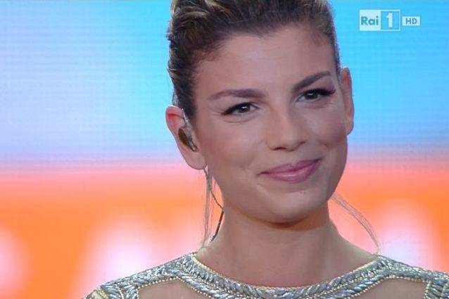 Emma Marrone si emoziona ricordando Pino Daniele e fa una terribile gaffe