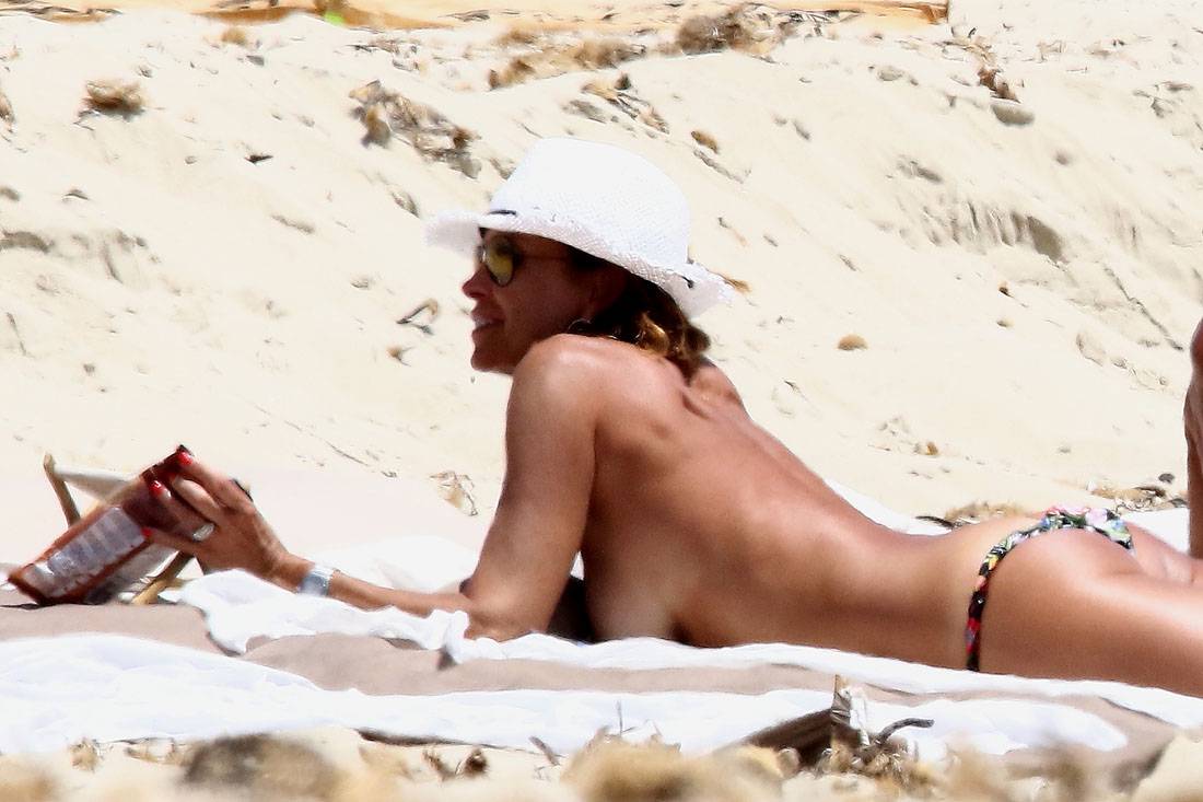 Cristina Parodi, topless perfetto a 50 anni