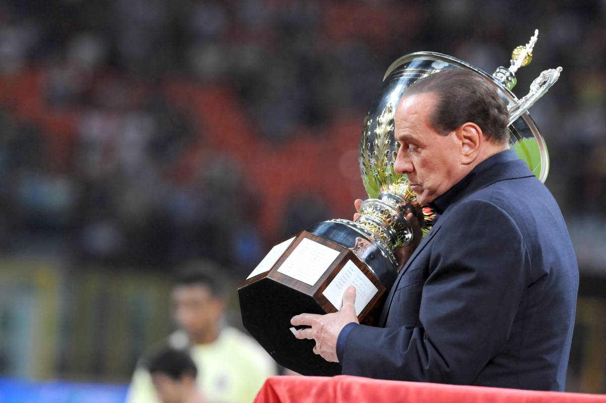 Berlusconi: "Se il 13 salta cessione mi riprenderò il Milan"