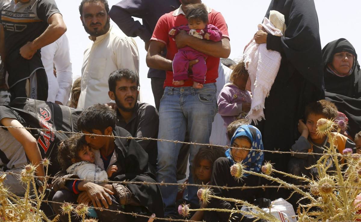 Profughi siriani al confine siriano-turco di Tal Abyad