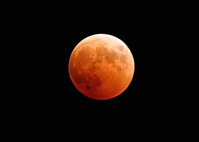 La "Luna di sangue" spaventa i teorici dell'apocalisse