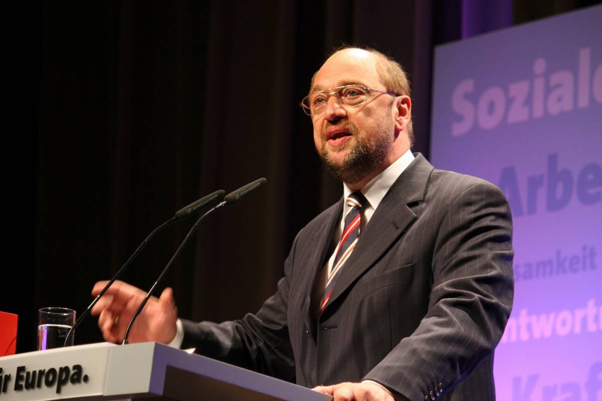 Schulz sui migranti: "Sanzioni ai Paesi Ue che non li accolgono"