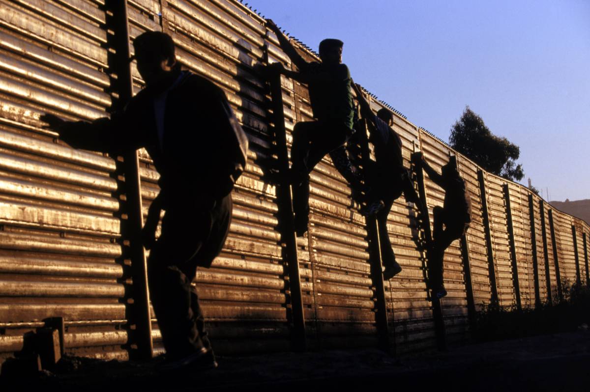 La Ue attacca l'Ungheria: "Non servono altri muri"
