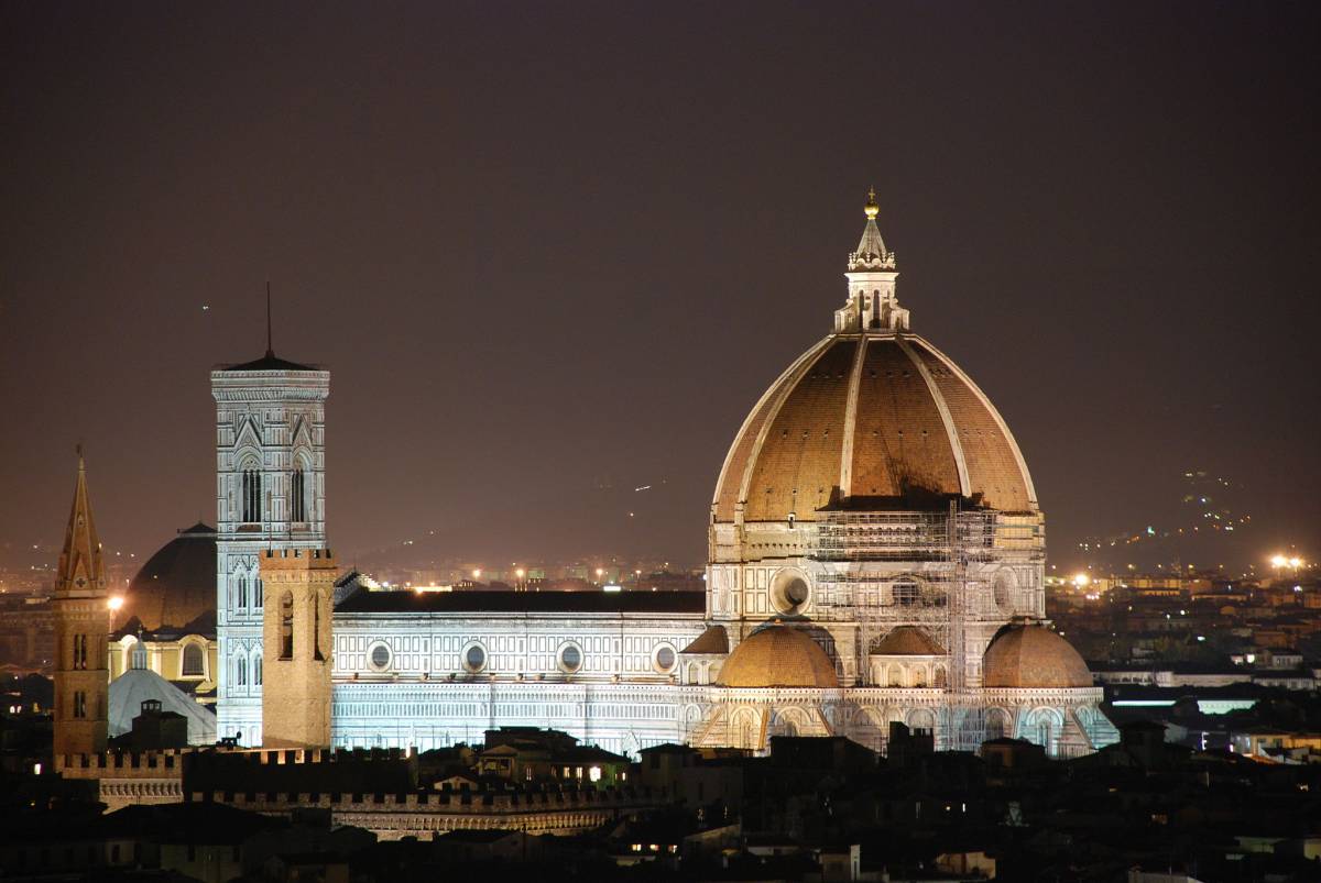 Firenze, fa pipì sulla cupola del Duomo. "Qui non ci sono i bagni"