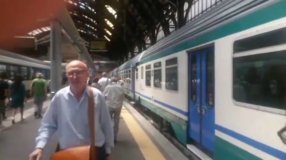 Roma, paura sul treno: 2 nomadi salgono ​armati di pistole