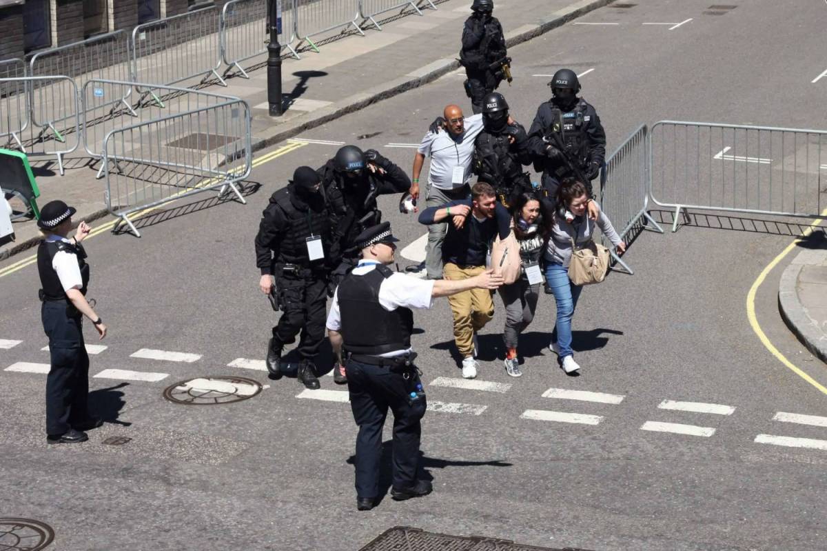 A Londra maxi-esercitazione contro gli attentati terroristici: ma in Italia cosa facciamo?