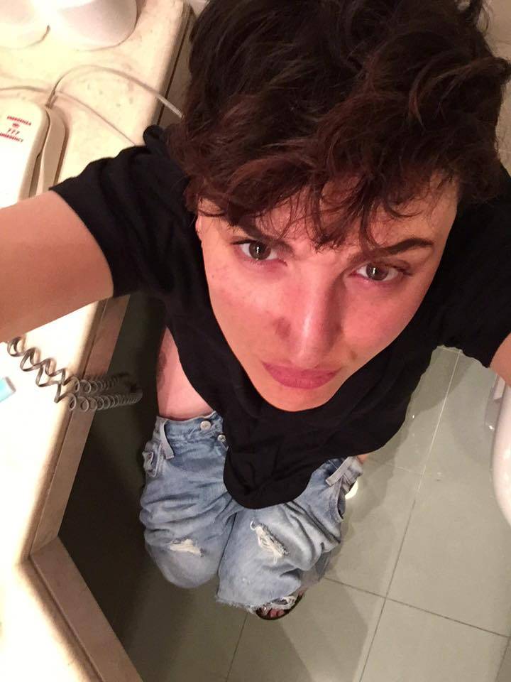 Arisa, arriva il selfie sul WC