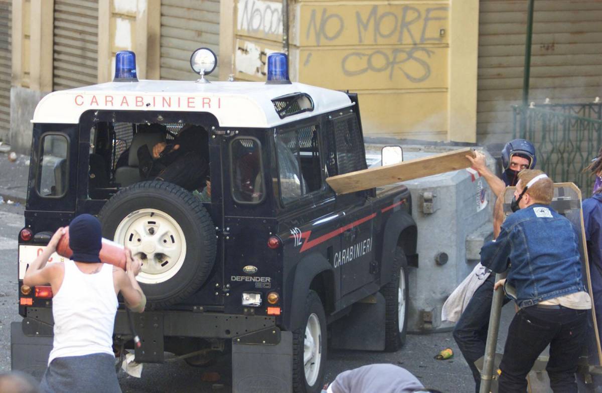 A 25 anni dal G8 di Genova santificano ancora Giuliani