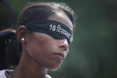 Orrore in India, 15enne stuprata e bruciata viva