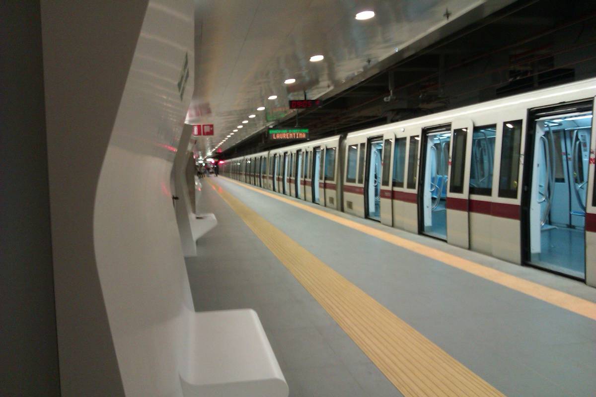 Roma, la metro va lenta: assalto al conducente