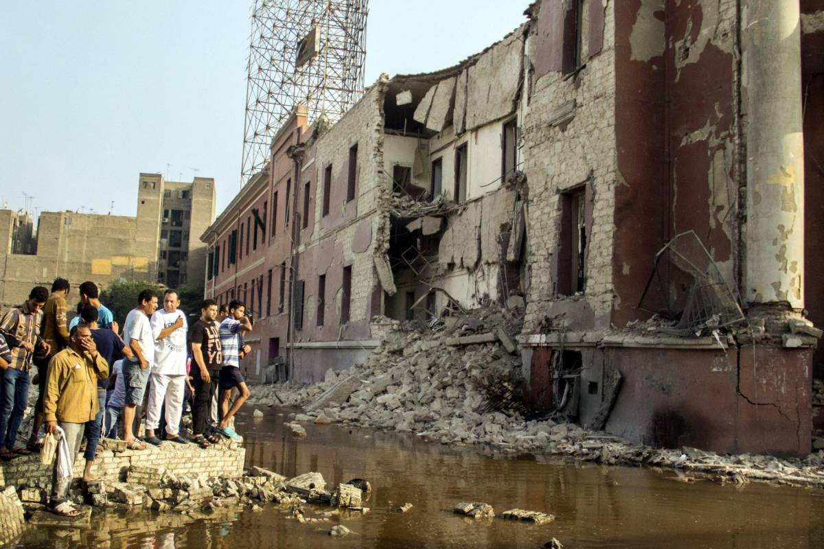 Autobomba davanti al consolato italiano del Cairo, un morto