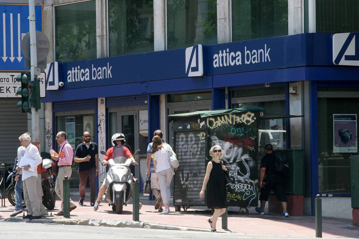 Grecia verso la recessione con le banche ancora chiuse