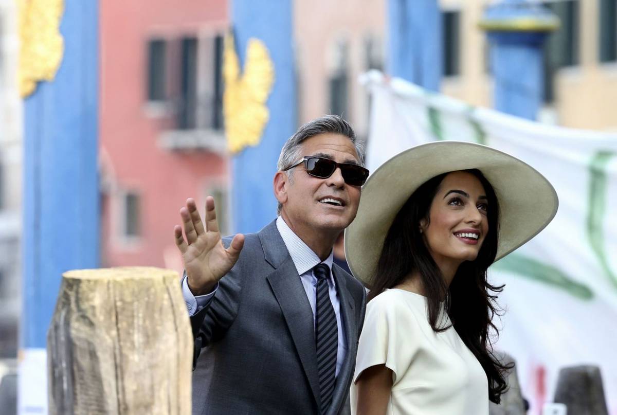 Così Clooney convinse Amal: "28 minuti in ginocchio, pensavo mi uscisse l'anca"