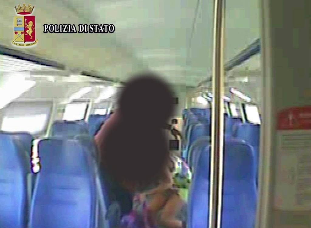 Immigrato stupra una ragazza sul treno