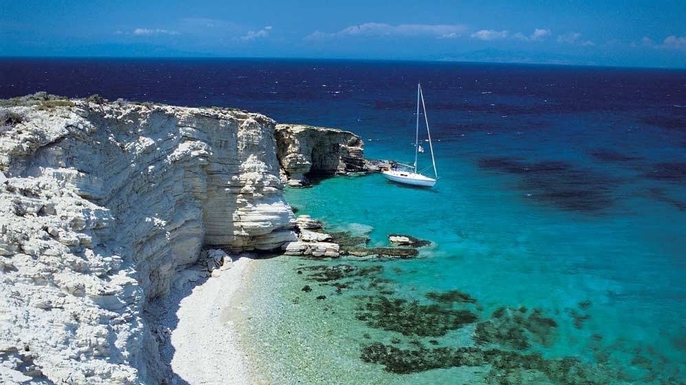 Deputato svizzero: "Compriamo un'isola greca per avere uno sbocco al mare"