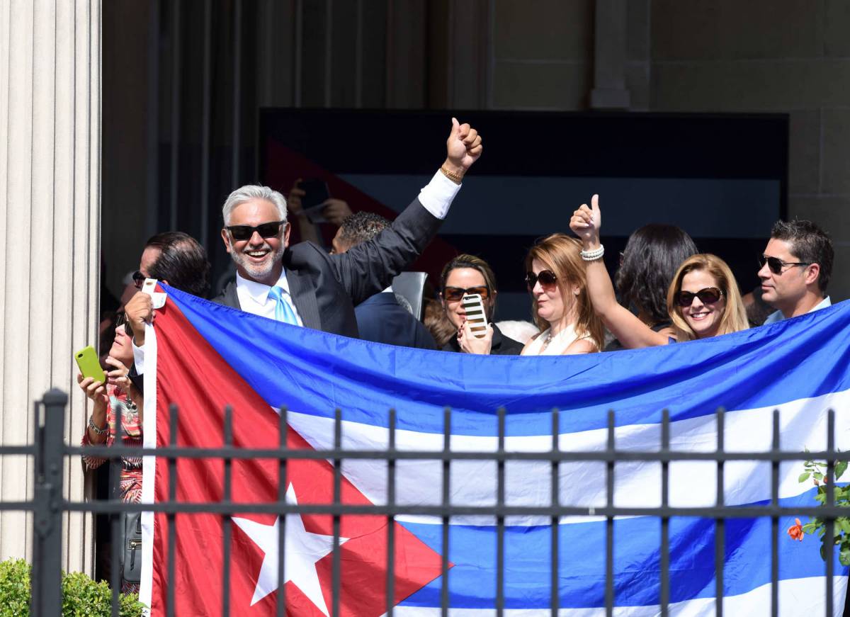 Usa-Cuba, pace continua: riaprono le due ambasciate