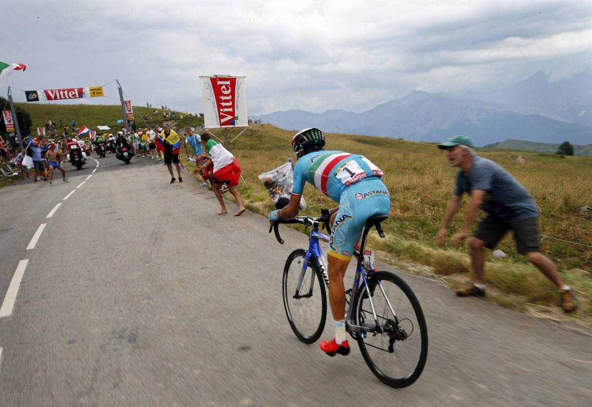 Tour, Nibali vince in solitaria sulle Alpi