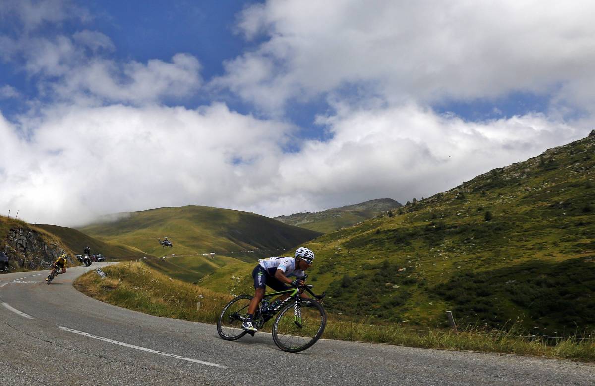 Nairo Quintana impegnato nella tappa dell'Alpe d'Huez