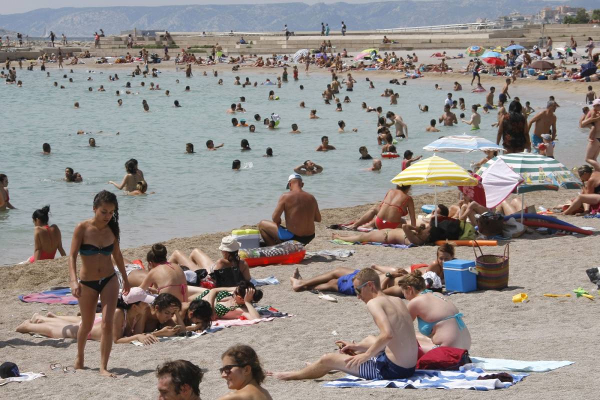 Lo studio Ue: spiagge del Mediterraneo troppo calde, dal 2100 turisti sul Baltico