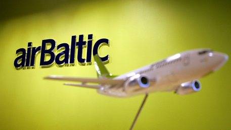 Volo Air Baltic non decolla: l'equipaggio ha bevuto troppo