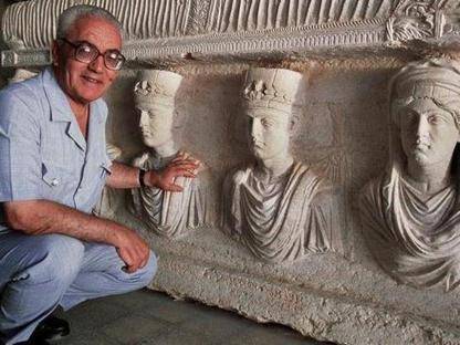 L'Isis decapita e appende il corpo di un archeologo di Palmira