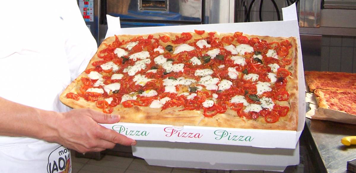 176 euro per 7 teglie di pizza: scontrino diventa virale su Fb