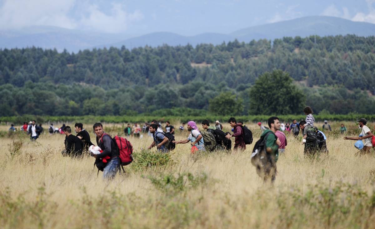 Macedonia valuta possibilità di erigere muro anti-migranti