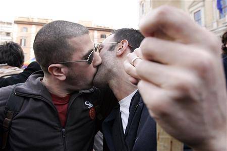 Bufera in Salento, due gay: "Ci hanno vietato i kart perché omosessuali"