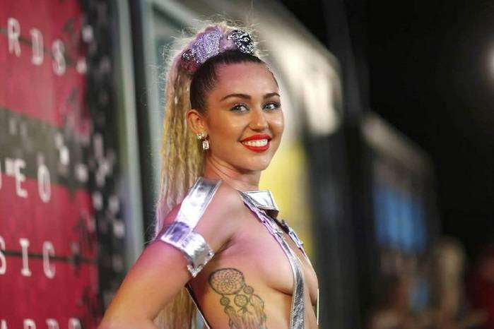 MTV VMA 2015: Miley Cyrus regina, Taylor Swift vince 4 statuette