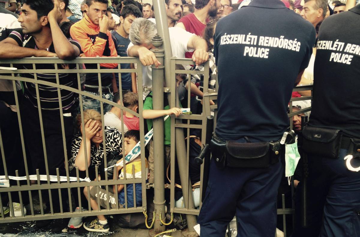 Migranti, Budapest è nel caos: inviati 3.500 militari al confine
