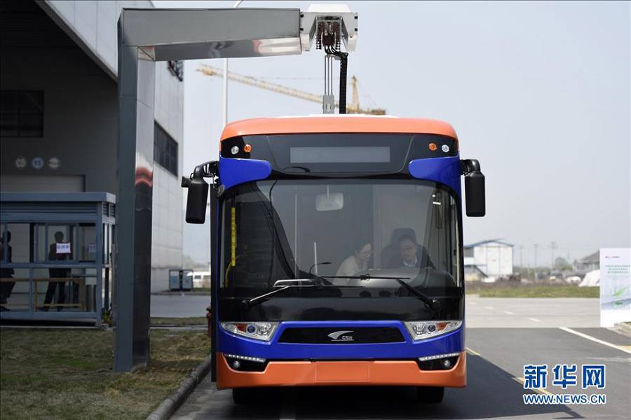 In Cina arriva il bus elettrico che si ricarica in 10 secondi