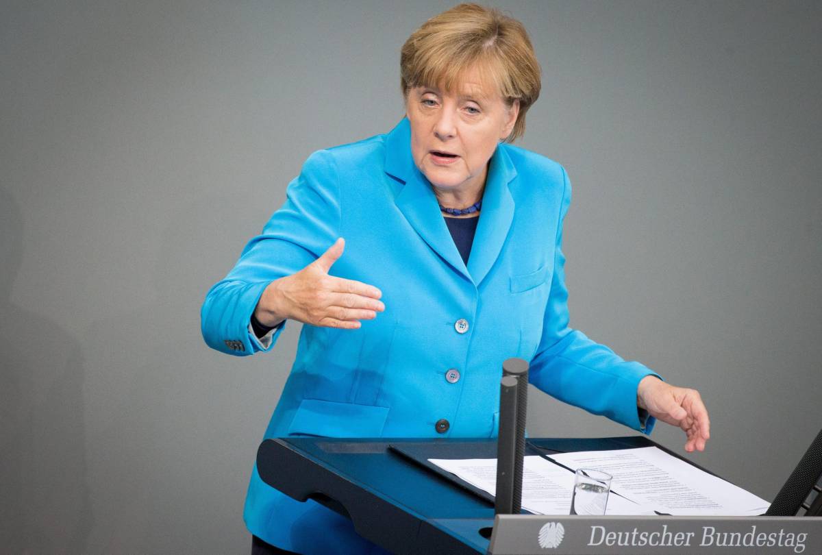 La Merkel avverte i profughi: "Imparino il tedesco e lavorino"