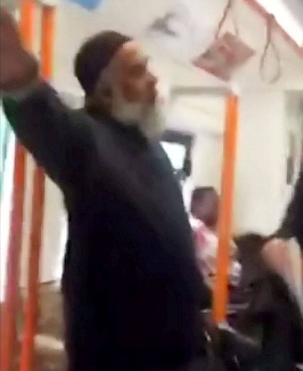 Islamico attacca ragazza ​"Rendi impura la metro"