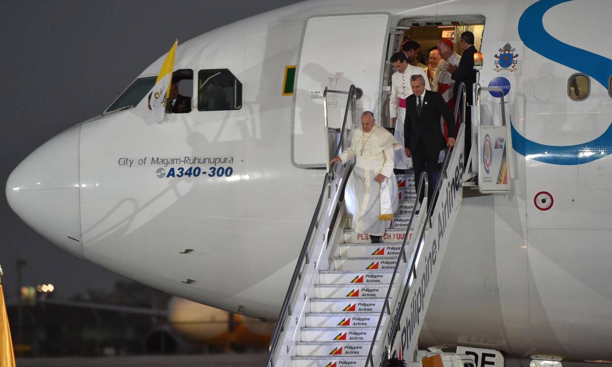 Il Papa a gamba tesa sulle presidenziali Usa: “Trump o Harris? Scegliete il male minore”