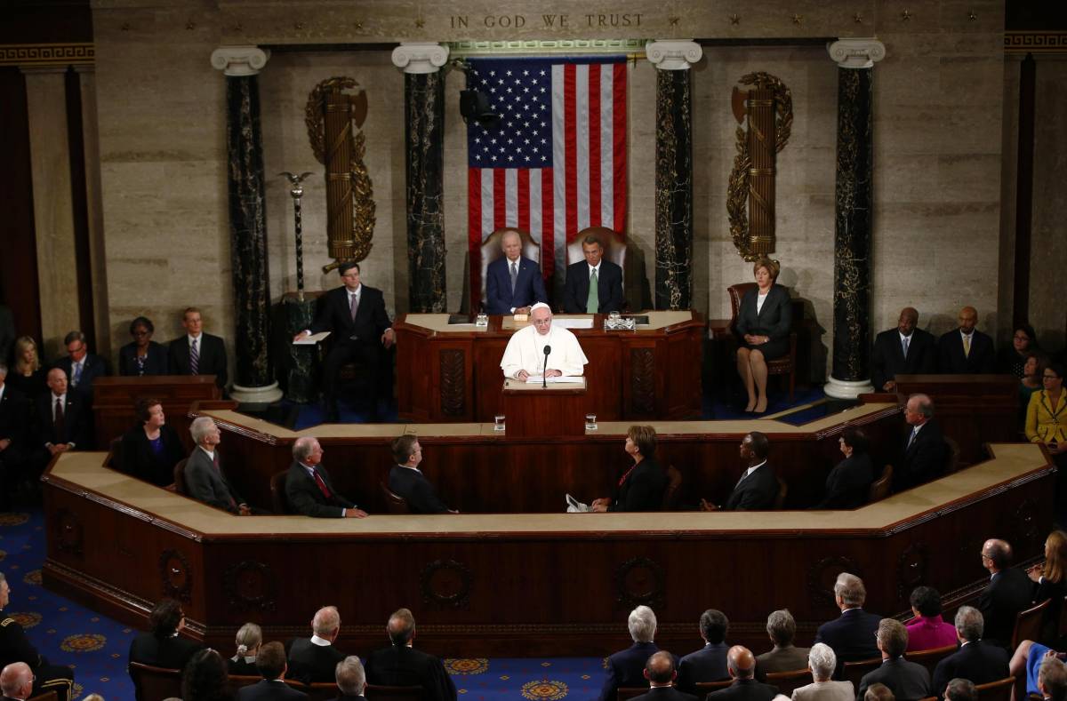 Il Papa parla agli Usa: "Stop a pena di morte e vendita delle armi"